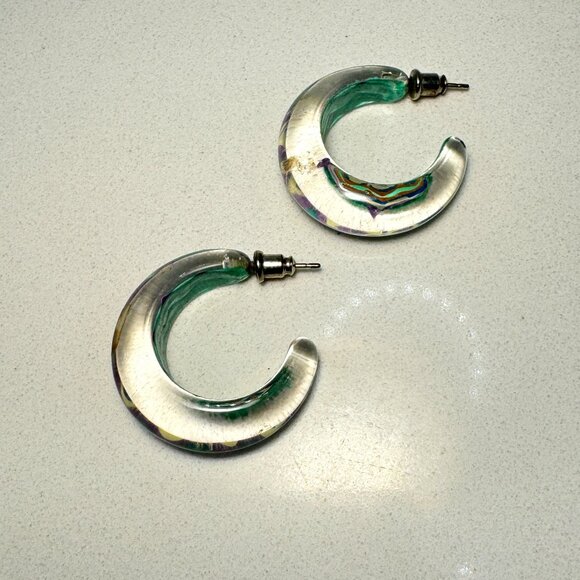 Clear Acrylic Hoops Pierced Earrings Groovy Design Fashion Costume Jewelry - Picture 6 of 9